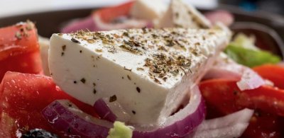 Was ist der Unterschied zwischen Schafskäse und Feta?